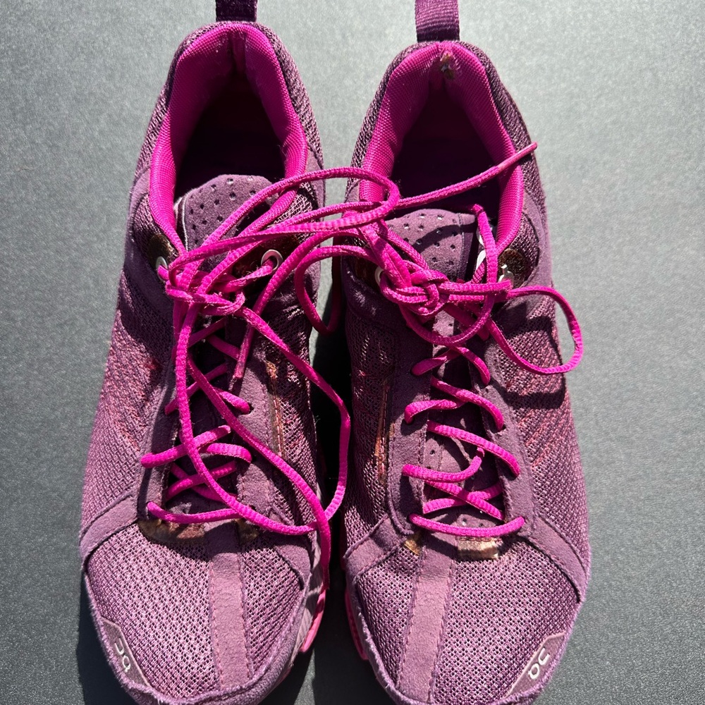 On cloud shoes - Picture 4 of 4